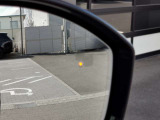 【ブラインドスポットモニター】車外にいる車をいち早く検知し、ドライバ―に知らせるシステムです。