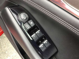 パワーウィンドウは運転席右側へ集中してます