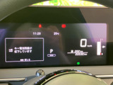 必要な情報をひと目で確認できるシンプルなデザイン。直感的に操作でき、ドライビングに集中できます。