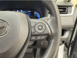 レーダークルーズコントロールを搭載しております。前車との距離をレーダーで測り一定の車間距離とスピードを保つとても便利な機能です。高速道路で楽に安心安全です!