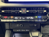 左右独立温度設定することが出来るオートエアコン!シートヒーター、ベンチレーション、ハンドルヒーターの設定操作も出来ます!