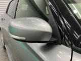 【サイドターンランプ】歩行者やバイク、対向車からも右左折の確認がしやすいサイドターンランプ付きドアミラーです。