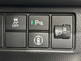 機能制御用のスイッチはステアリング右奥に集約されておりますので、運転の邪魔になりません!