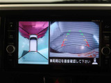 パノラミックビューモニター付きです。車両を上から見たような映像をモニター画面に表示。運転席からの目視では見にくい、車両周辺の状況をリアルタイムでしっかり確認できます。