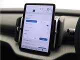 パイロット・アシストは、さまざまなシーンであなたをサポート。例えば、車線変更の際には、レーンチェンジ・アシスト(車線変更支援機能)がステアリング操作をサポート。車線変更のストレスを軽減します。