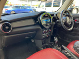 このお車はMINI NET浦和美園に展示中です!総在庫900台を当店でご案内可能です!ご来場、お問い合わせをスタッフ一同お待ちしております。