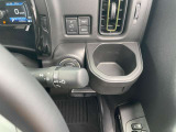 長時間の運転で疲れたとき、取り安い場所にあるので非常に便利です!インパネドリンクホルダー(運転席)