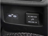 USBソケットも装備しており、スマホ充電に助かります。