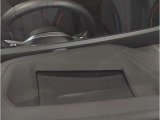 BMWはダウンフォースにより、車両を安定させるため、車の底は平らな造りとなっております。BMWの走行性能に対するこだわりはこういったところにも御座います。