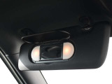 保証期間中に、トラブルが発生した際の緊急連絡を24時間フリーダイヤルでお受けします。応急処置のアドバイスのみならず、出張修理やレッカーなどの手配、さらにはお客様の代替交通手段やホテルの確保を行います。