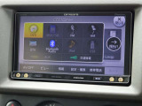 カロッツエリアのフルセグTVナビ付きです!CD、DVDビデオの再生も可能です。Bluetooth機能も付いていますので、通話やスマートフォンから音楽を楽しめます。