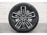 純正アルミホイールが別途ございます。タイヤサイズは225/50R18です。