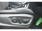 【電動パワーシート】無段階でシートポジションの調整が可能です。運転しやすいベストポジションを見つけて、快適なドライブを楽しんでください。