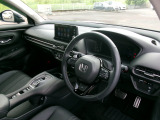 機能的な運転席は運転の妨げにならずストレスを感じさせません。