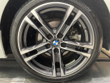BMWならではの卓越した走りを支えるホイールと足回りです!日本車の走りに慣れている方にもぜひ体感して頂きたいほど、高いレベルでまとまっています!