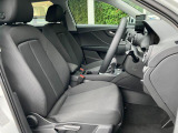 人間工学に基づいて設計されたシートは車のもっているドライビングフィールを存分にドライバーに伝えてくれるクオリティの高い仕上がりとなっています。