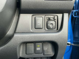 運転席右側に配置された操作スイッチ。
