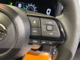 【クルーズコントロール】アクセル操作なしで一定速度を保つ機能。先行車との距離を自動調整する追従型が主流で、高速走行時の疲労を劇的に軽減します。長距離移動が多いお客様への商談では必須の快適装備です。