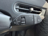 ウィンカーレバーとワイパーレバーが国産車とは左右逆になります!