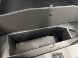 小物を入れれるアンダーボックスは荷物の整理整頓に役立ちます。