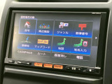 使いやすいインターフェースで、目的地設定や音楽再生をスムーズに行えます。快適なドライブをサポートする頼もしいアイテムです。