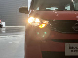 夜間走行の様々な局面に対し、LEDヘッドランプで視認性をしっかり確保。ハロゲンヘッドランプのおおよそ2倍の光量で、広範囲に明るくドライバーをサポートしてくれます。