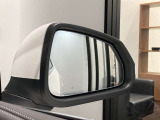 レーンチェンジウォーニング装備。車線変更時の安全確認をサポートしてくれます。