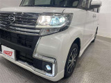 LEDヘッドライトです。デザイン性がよくとても明るいので、夜間の走行や悪天候でも安心です。しかも長寿命!