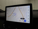 スマートフォンとの連携を可能にした10.5インチディスプレイオーディオにはコネクティッドナビPlusを搭載。フルセグTV、AM/FM(ワイドFM対応)、Bluetooth/USB入力に対応しています。