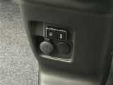 【アクセサリーソケット】車内で利用する電気製品の電源として広く利用できます