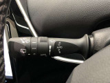 ワイパースイッチです。「INT」では間欠ワイパーの作動時間間隔を変更できます。リヤワイパーも操作できます。