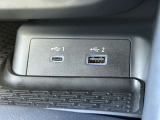 type-Aとtype-C付きなので車内での充電も安心♪
