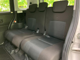 運転席周りはシンプルで操作性に優れ、集中して運転に臨めます。快適な空間でドライブを楽しみましょう。
