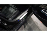 メルセデスジャパンが定めるサーティファイドカー(認定中古車)として登録を致しますので、納車時にはタイヤやバッテリー等も規定以下の数値であれば、整備代金を頂かず、無償で交換となります。ご安心下さい。