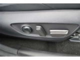 パワーシート搭載。微妙な調整が手軽にでき、最適なポジションで運転することが可能です。