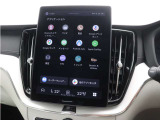 Google搭載のボルボなら、車内にいながら多彩なデジタルライフをお楽しみいただけます。Google Playから必要なアプリをダウンロードして、有意義な移動時間を楽しみましょう。