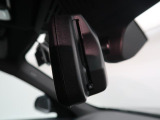 【ルームミラー一体型ETC】BMWといえばルームミラー一体型のETC。ドライバーから差し込めるかたちになっておりますので、差し忘れの際も慌てずにご利用いただけます。