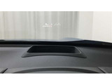 カラーヘッドアップディスプレイ付き。少ない視線移動で情報を確認できるので、運転の疲労軽減に繋がりますよ♪