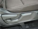◆シートハイトアジャスター◆運転席を上下に高さ調節ができます!運転ポジションを体格に合わせてシート調整できます。