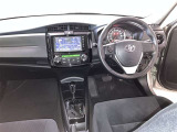 運転席周りのレイアウトをご覧ください。ナビゲーションが綺麗に装着されすっきり収まってますね!