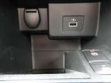 USB電源ポート・TYPE-A付いてます。