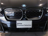 ☆BMWの代名詞とも言える【キドニーグリル】一目見ただけでBMW車であると認識できる確固たるアイコンとして存在感を放ちます☆