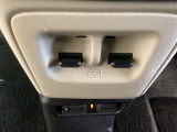 パワーウインドウは運転席で全席のドア2枚とも上下の操作ができるようになっています。