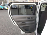 後席ドア内部のお写真です。