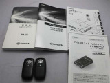 取説・メンテナンスノート・スマートキーの3点セットです。