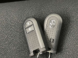 キーを取り出さずにドアを施錠&解錠。クルマの始動も可能です。
