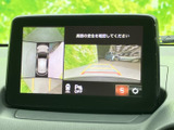 駐車時の安全をサポートするバックモニターを搭載。狭い場所でも運転しやすく、安心して取り扱いできます。運転に役立つ機能です。