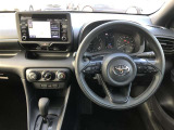 シンプルで使いやすいコクピット。視界性もよく運転しやすいですよ。スイッチ類も使いやすい場所に配置されています。