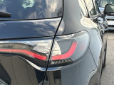 特徴的なデザインで後方からの確認しやすいLEDリアコンビネーションランプ