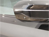 コーナーセンサーが搭載しておりますので、車庫入れの際など、障害物の接近を音で知らせます。